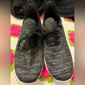 Athletic Works Black and White women’s Sneakers